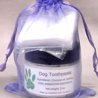 GG Naturals Dog Toothpaste has the benefits of coconut oil and peppermint essential oil.