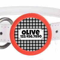 The Gingham Twist Tag by Sofa City is ringless and fastens right on your dog's collar!